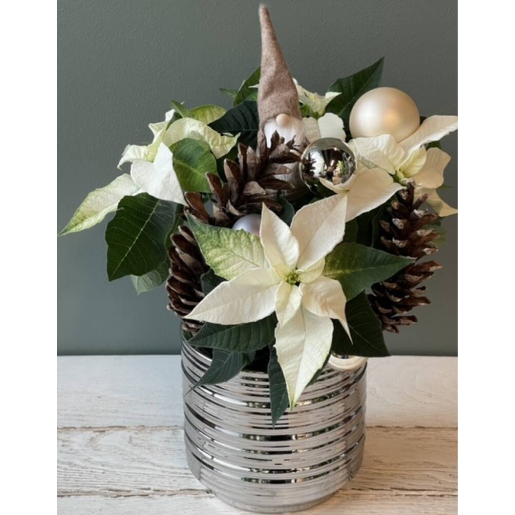 Stor hvit julestjerne med potte og pynt